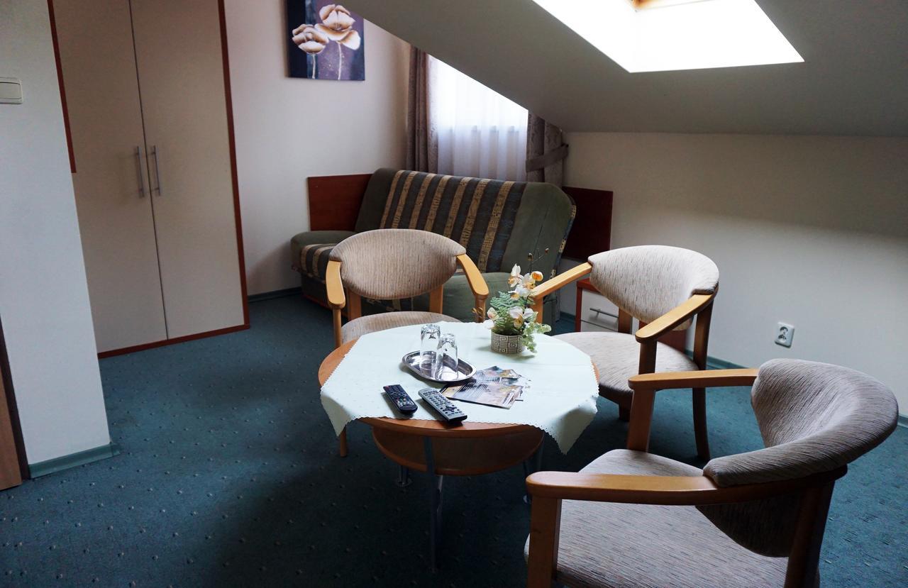 Hotel Pod Szczesliwa Gwiazda à Cekanowo Extérieur photo